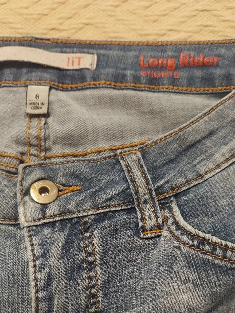 !iT Women's Long Rider Light Wash Distressed Denim Shorts Size 6